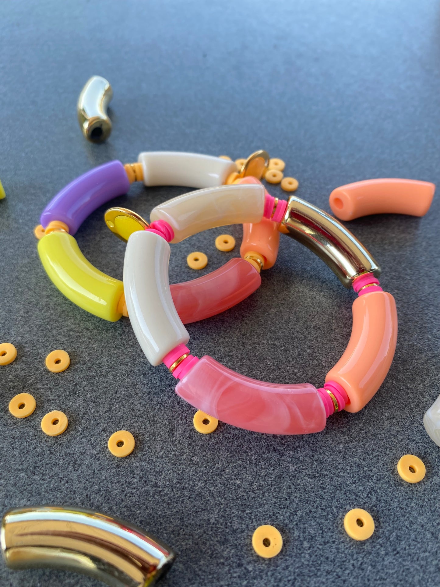 Kleurrijke tube armbanden - Roze mix