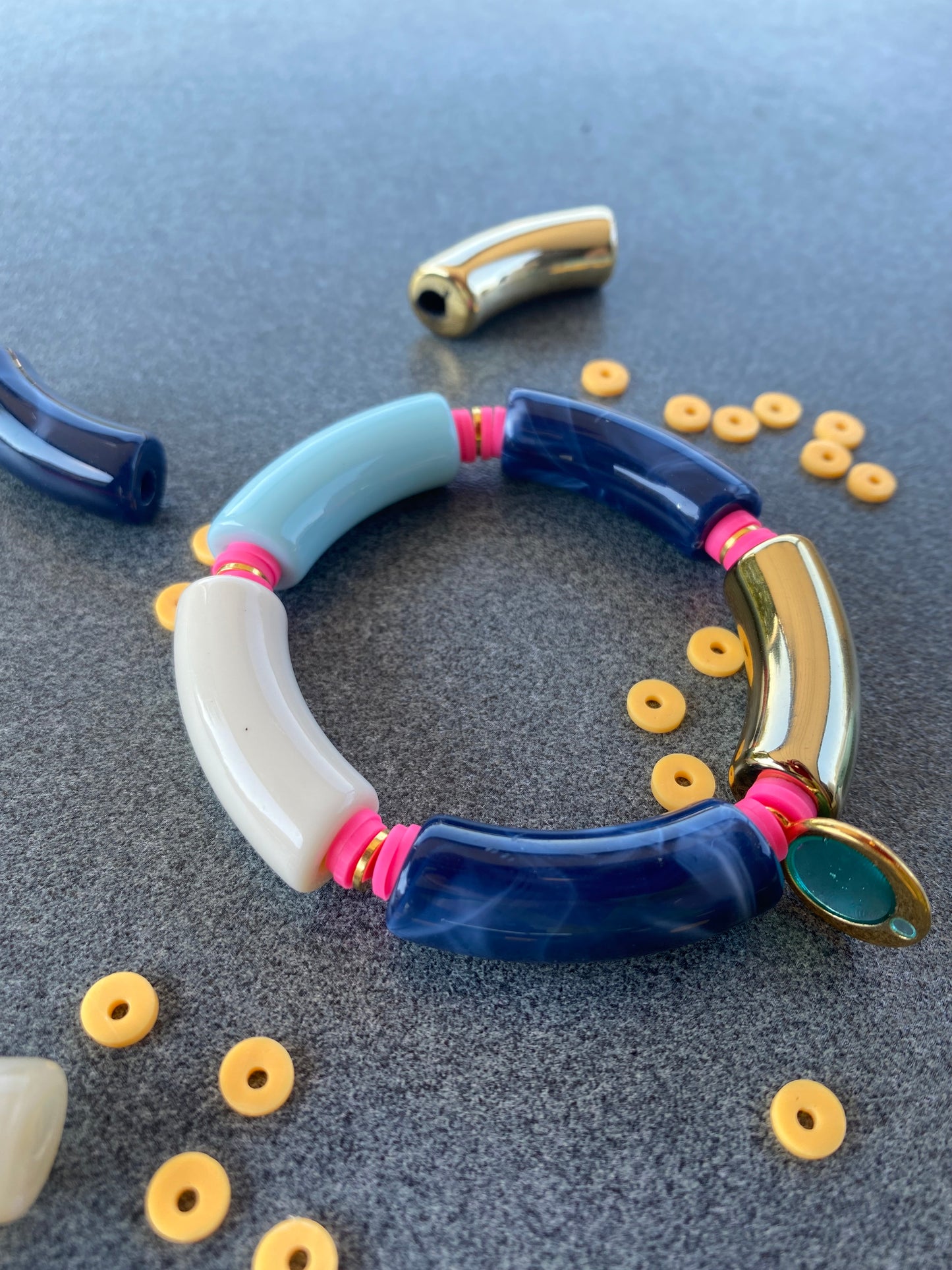 Kleurrijke tube armbanden - Blauw mix