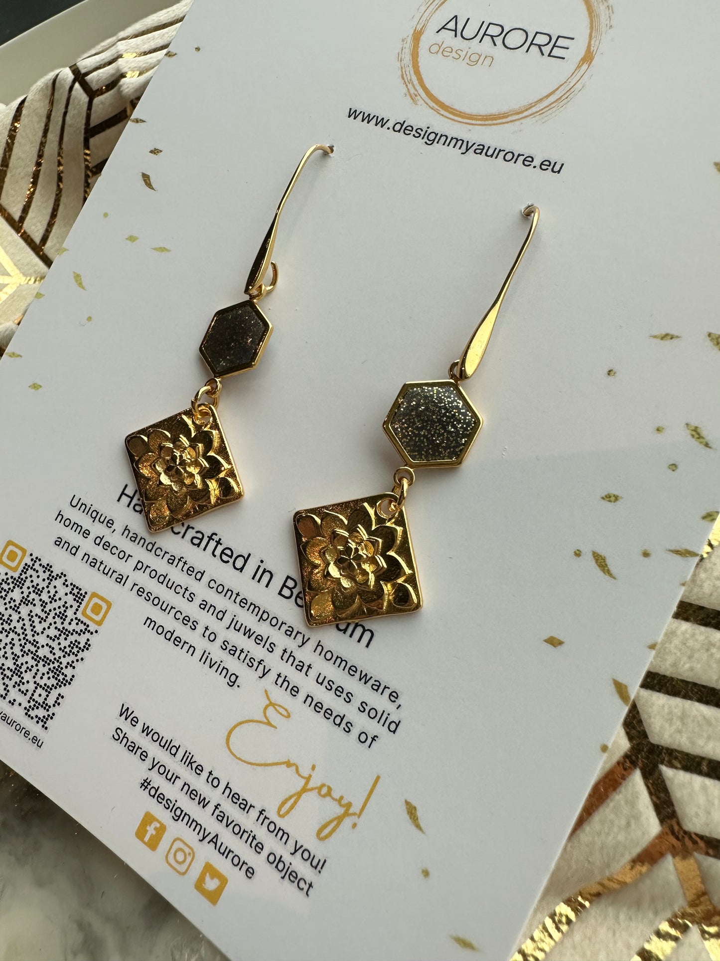 Florale gouden oorhangers