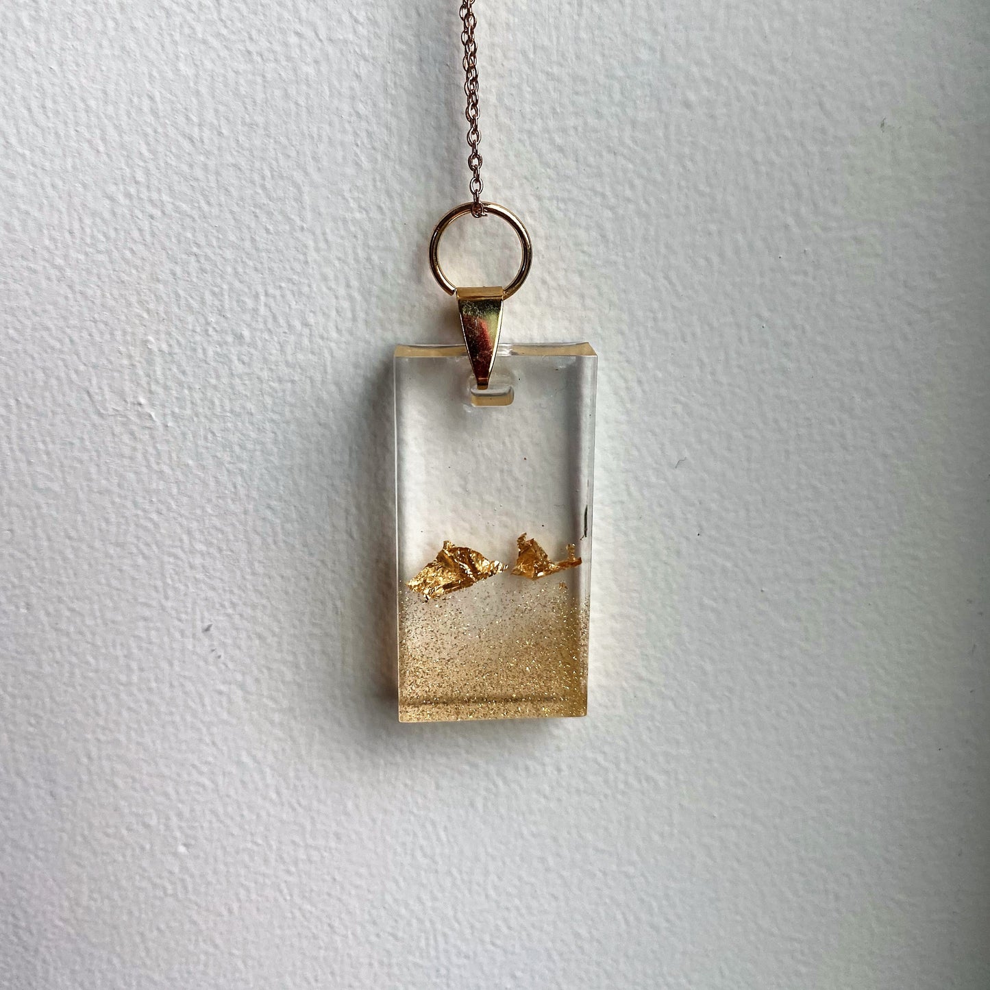 Hanger in edelstaal, rechthoekig epoxy met 18K goudvlokken