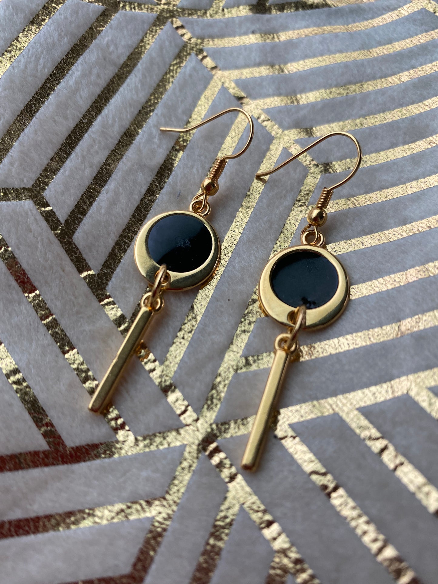 Elegante hangende oorbellen, zwart