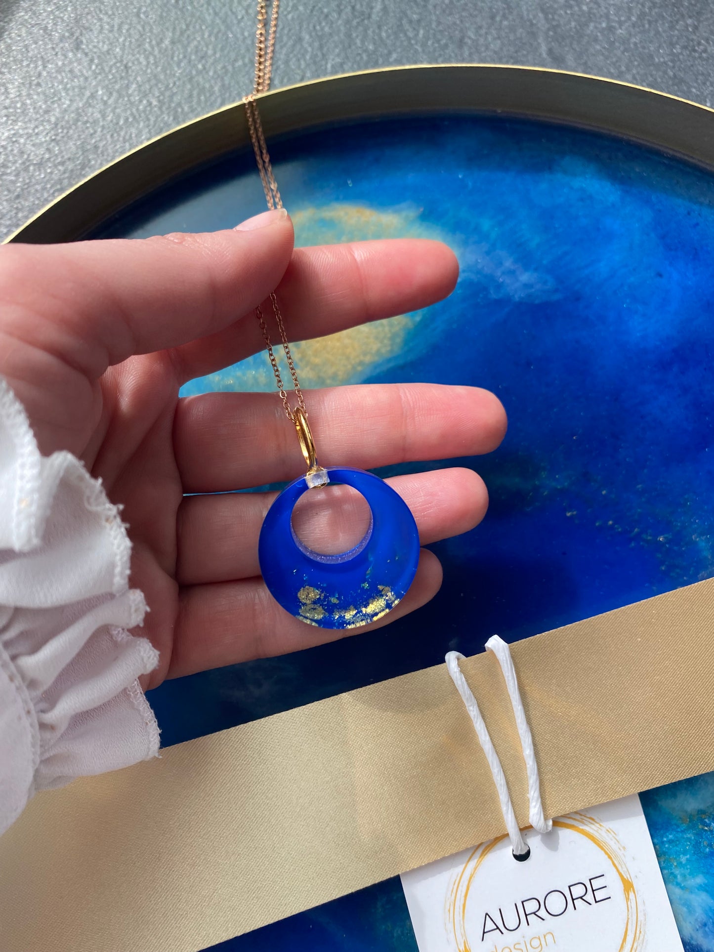 Ronde hanger in koningsblauw met 18K goudvlokken