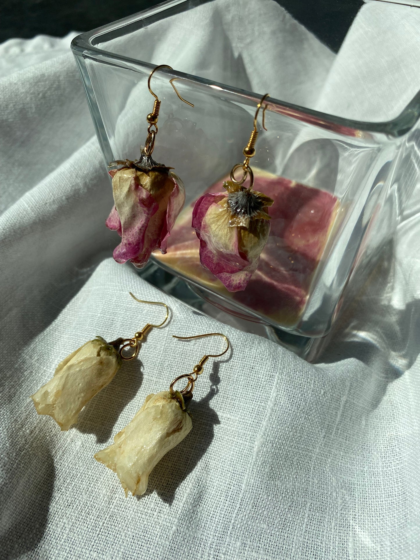 Rozen oorhangers - Wit