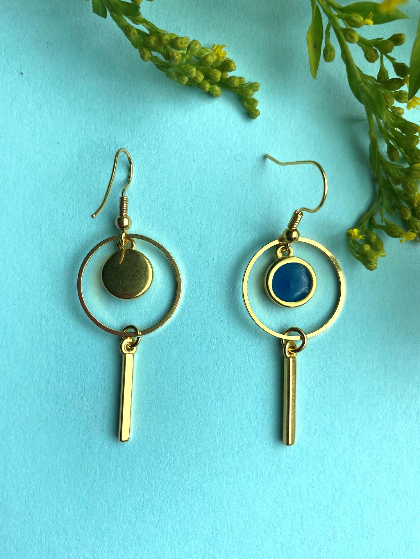 Goudkleurige oorhangers met hoepel - Hope II Blauw